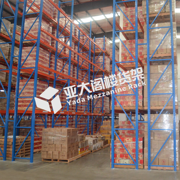 貨架廠定制的倉(cāng)儲(chǔ)貨架托盤(pán)擺放需要注意問(wèn)題